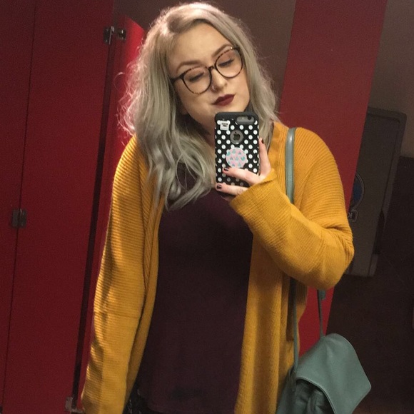 Meet your Posher, Leah - Picture 4 of 7